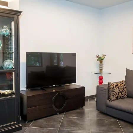 Cozy Flat With Two Bedrooms In By Flat Mаnаger Apartament